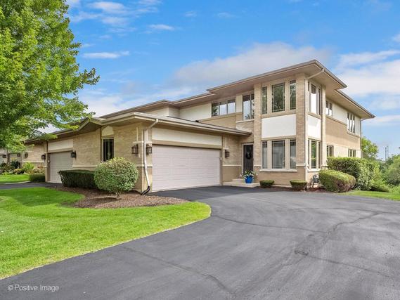 20462 Fallingwater Cir., Frankfort, IL 60423