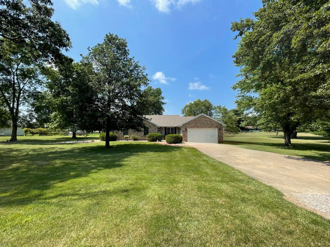 2140 N 1275 East Rd., White Heath, IL 61884