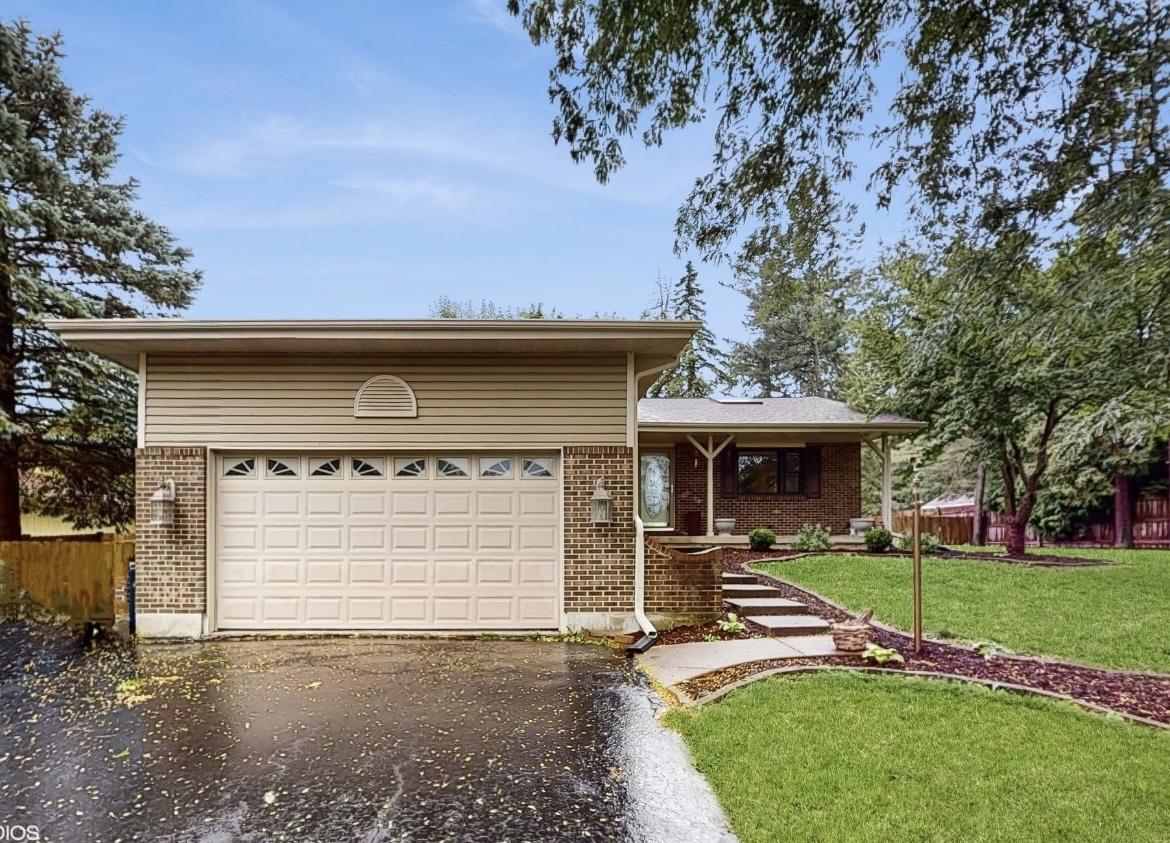 25535 W Lakeview Ave., Wauconda, IL 60084