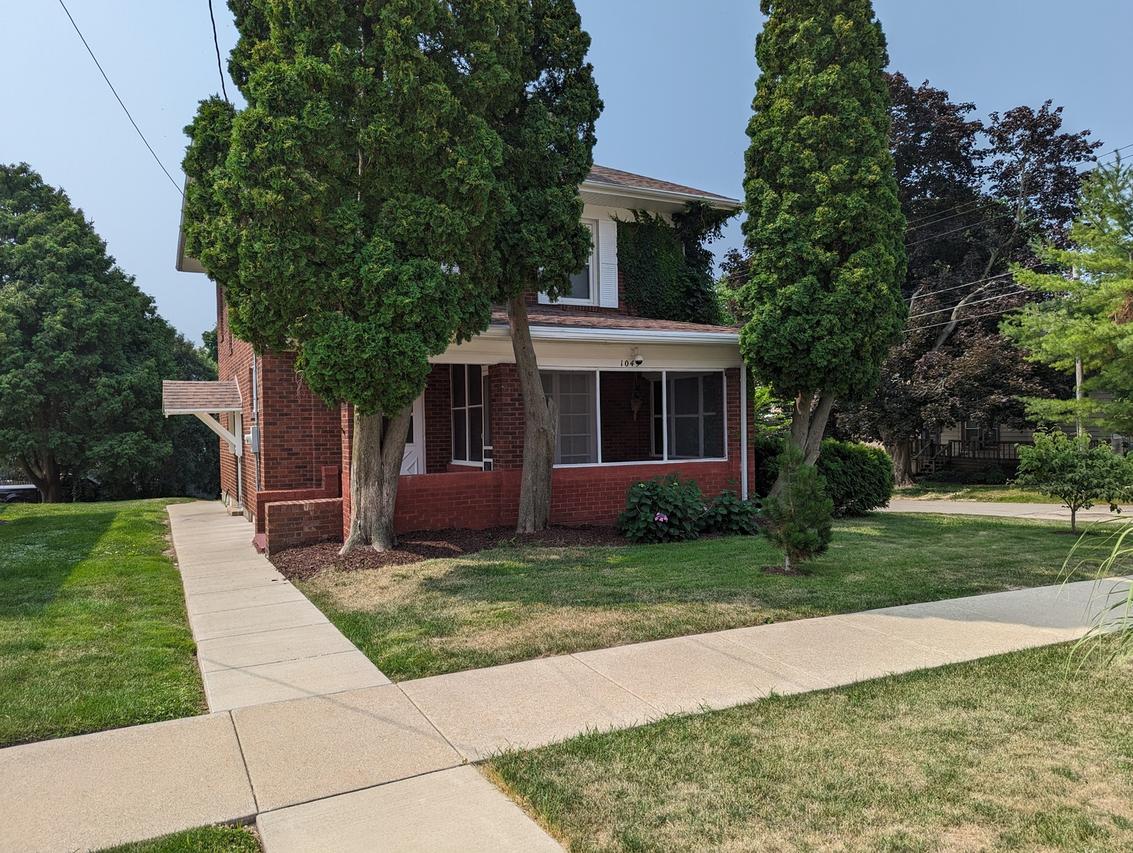 1049 W Lincoln Blvd., Freeport, IL 61032