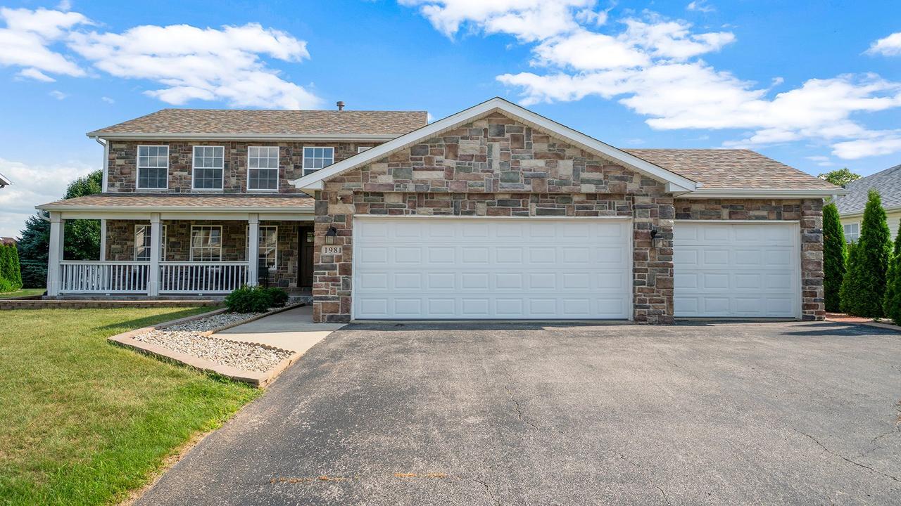 1981 Lakindale Dr., Machesney Park, IL 61115
