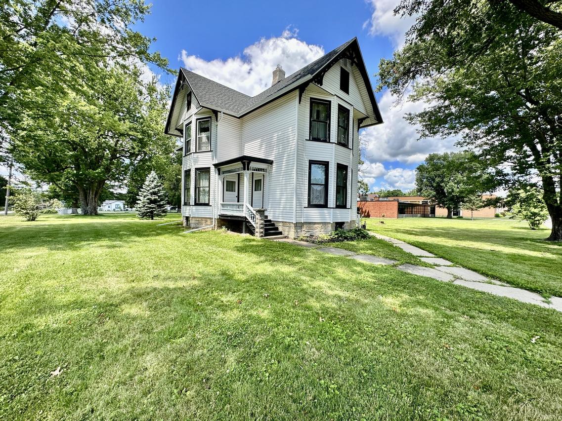 321 S Benton St., Winnebago, IL 61088