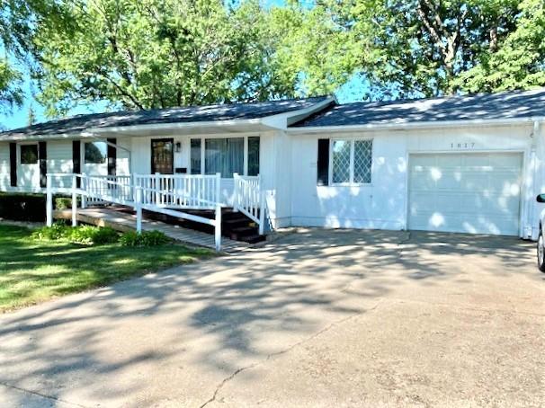 1817 6th Ave., Sterling, IL 61081