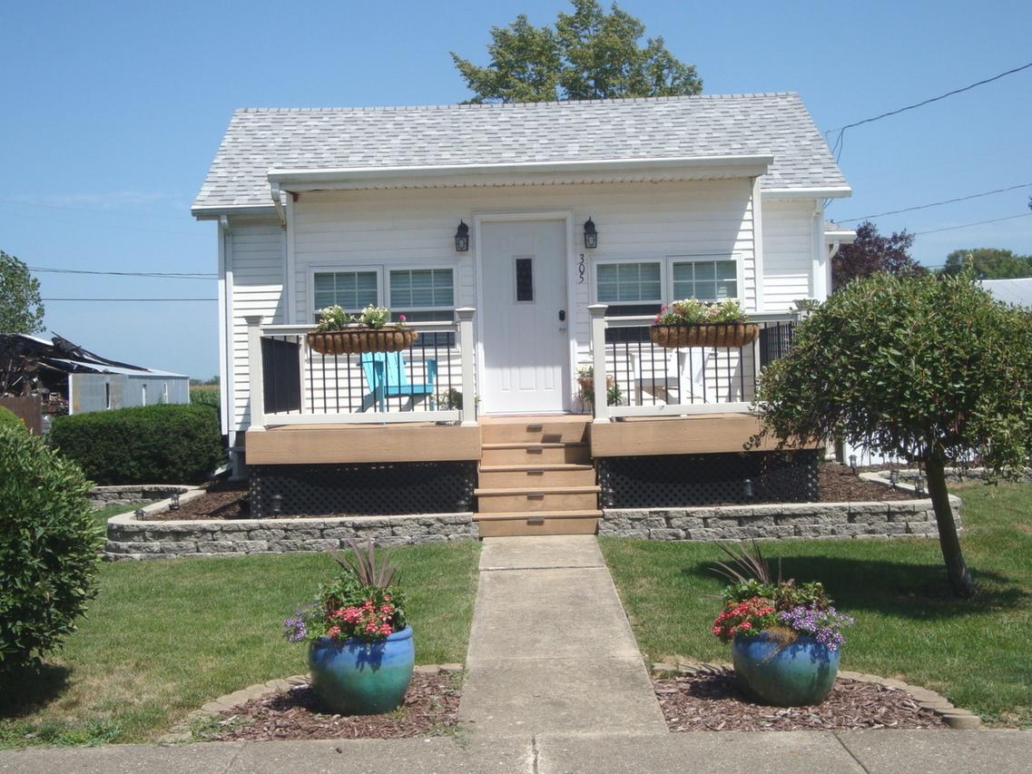 305 N First St., Cissna Park, IL 60924