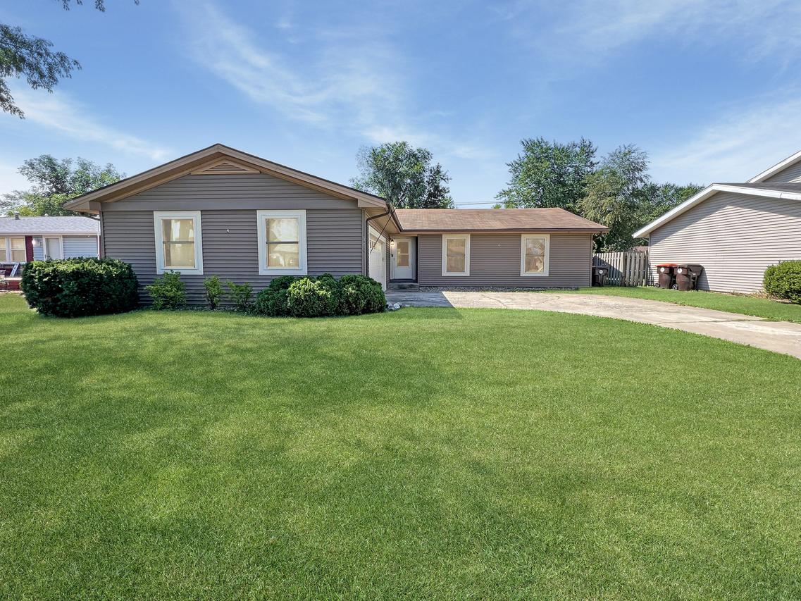 1074 Pinecrest Dr., Rantoul, IL 61866