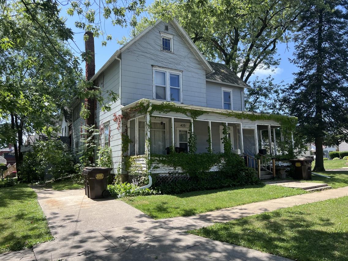 423-425 W Ringold St., Freeport, IL 61032