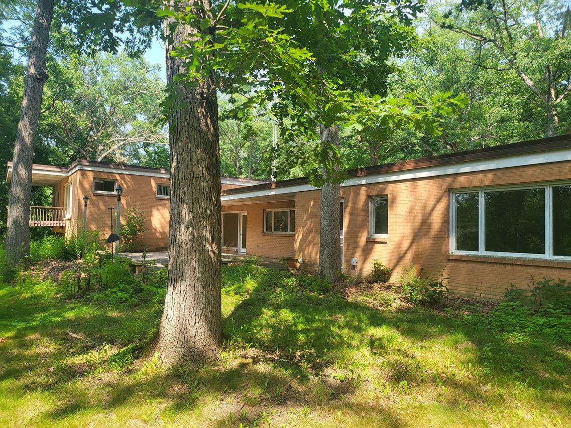 6767 Woodcrest Pkwy., Rockford, IL 61109