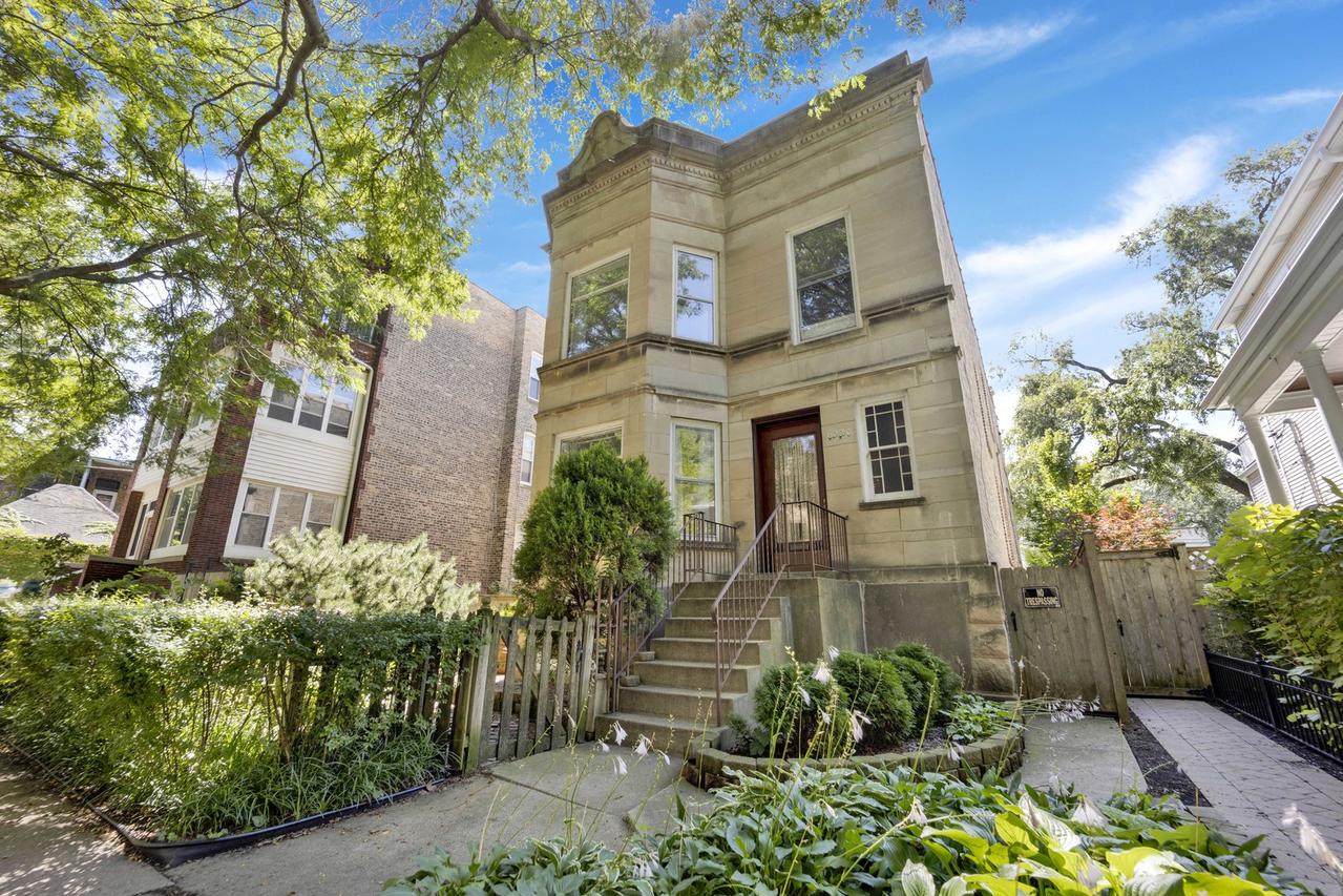 6220 N Magnolia Ave., Chicago, IL 60660