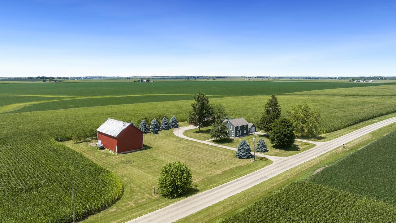 1813 Brooklyn Rd., Ashton, IL 61006