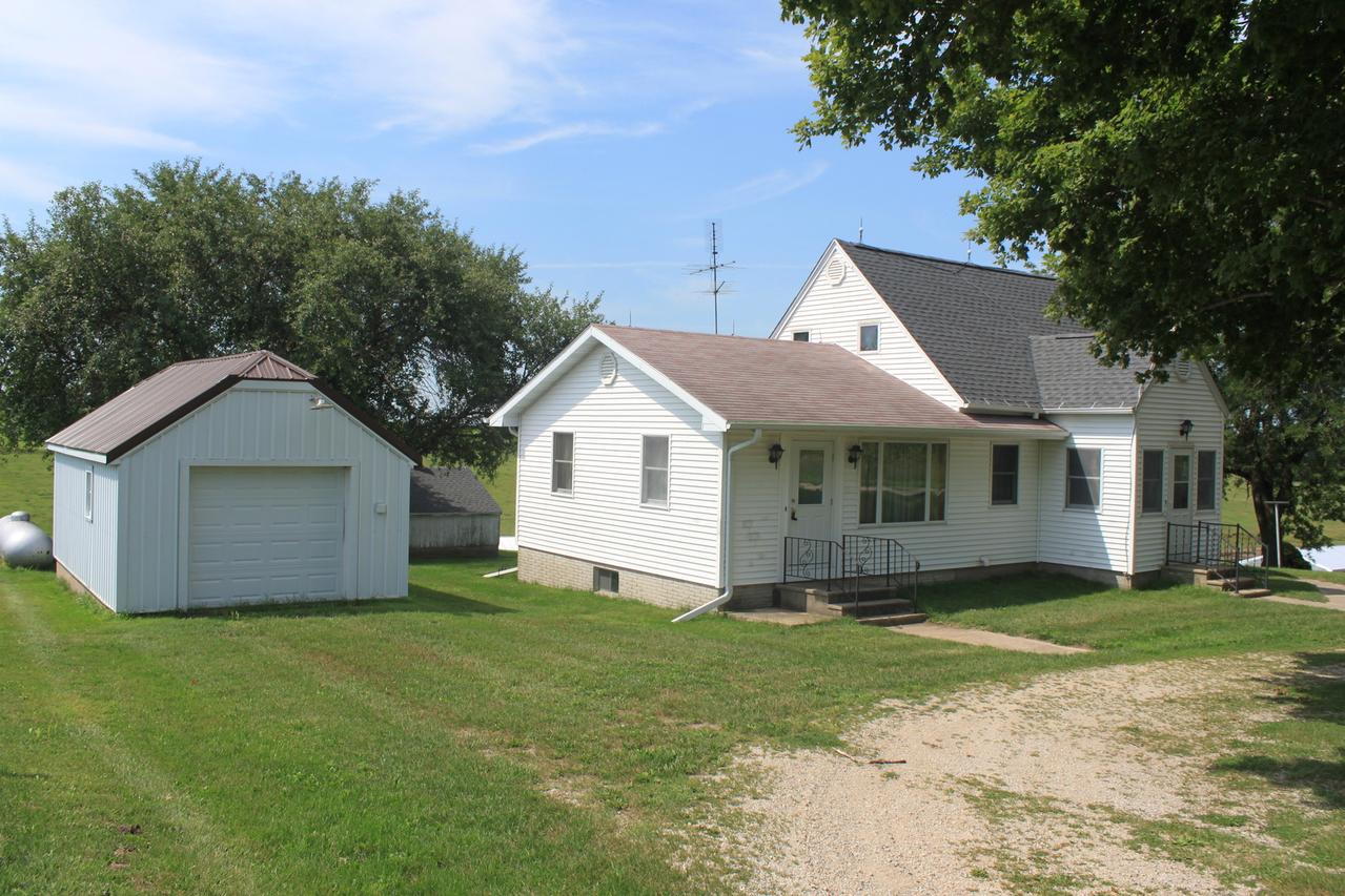 18918 Fairhaven Rd., Chadwick, IL 61014