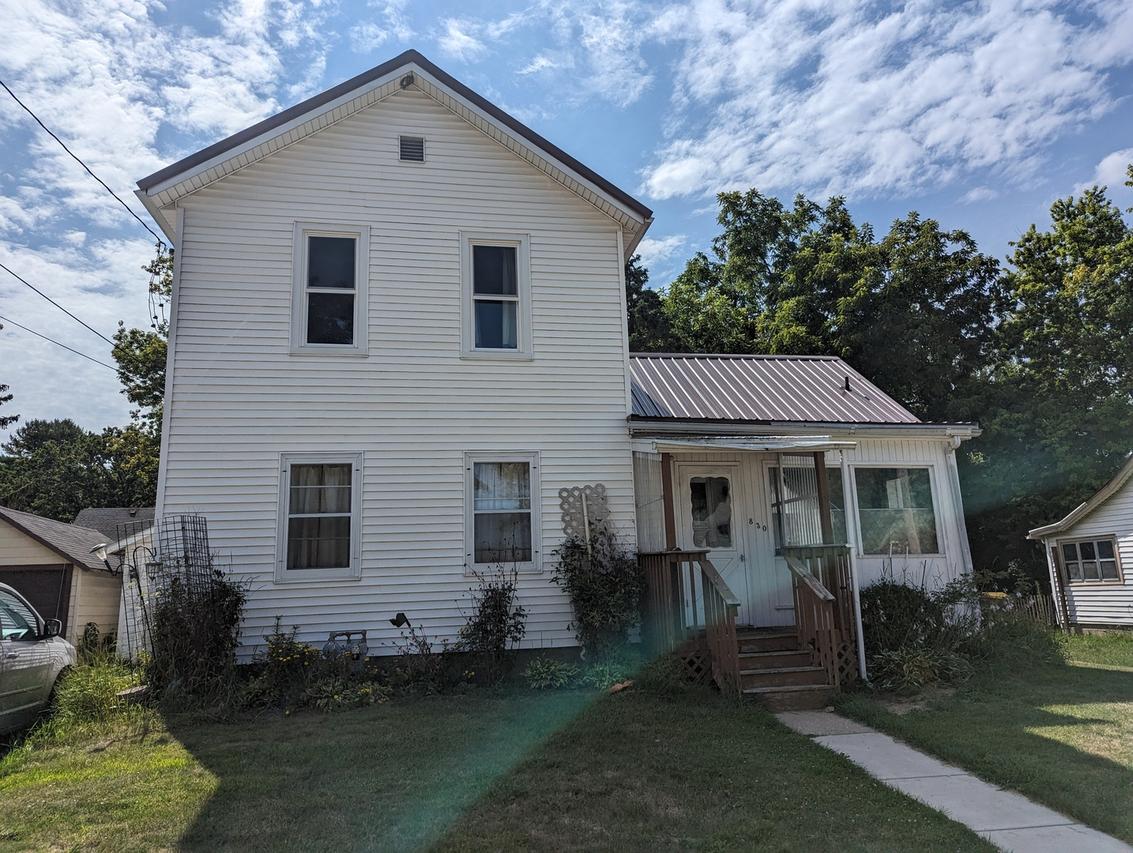 830 S Chippewa Ave., Freeport, IL 61032