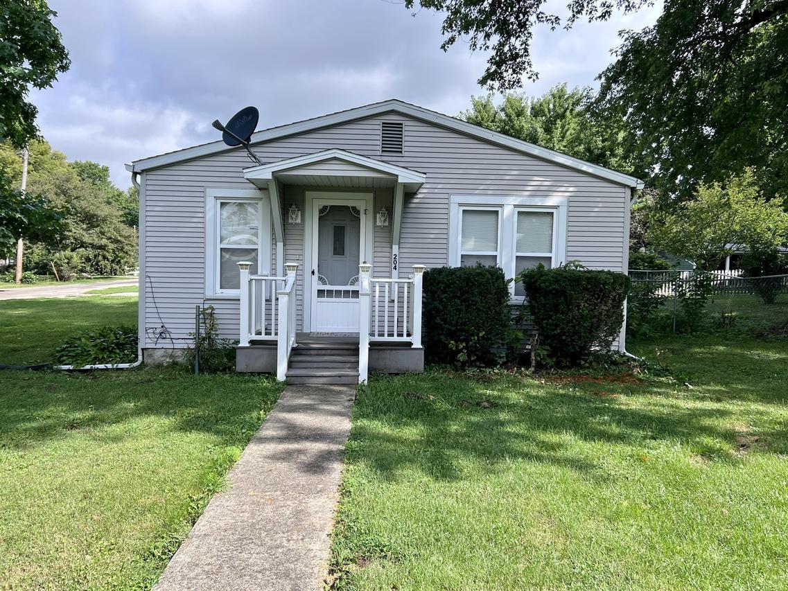 204 E North St., Kansas, IL 61933