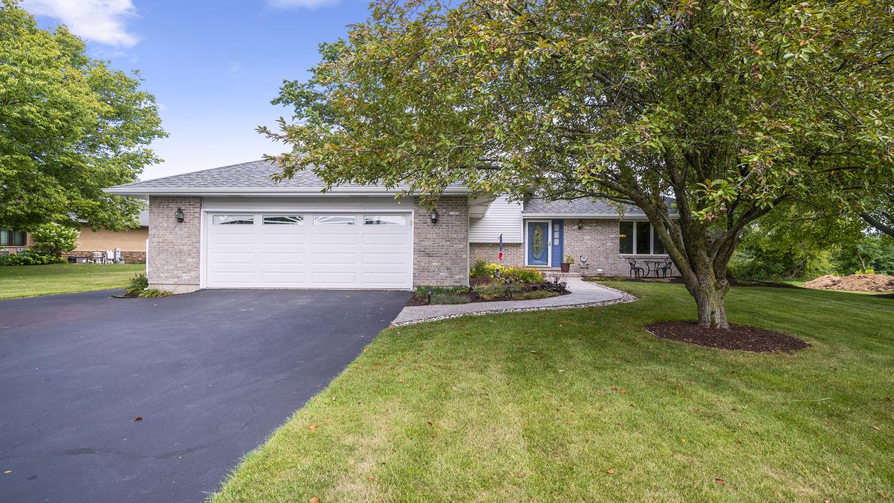 3041 N Silver Ridge Dr., Oregon, IL 61061