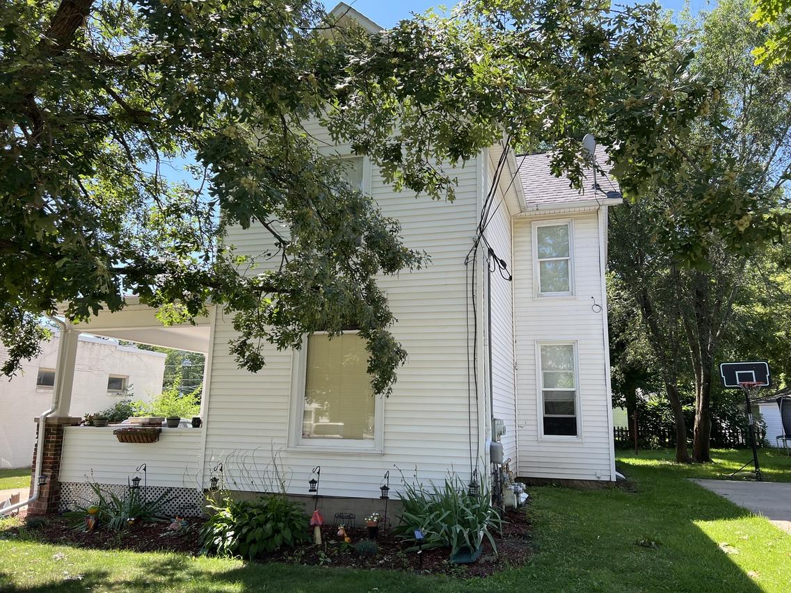 408 N West Ave., Freeport, IL 61032