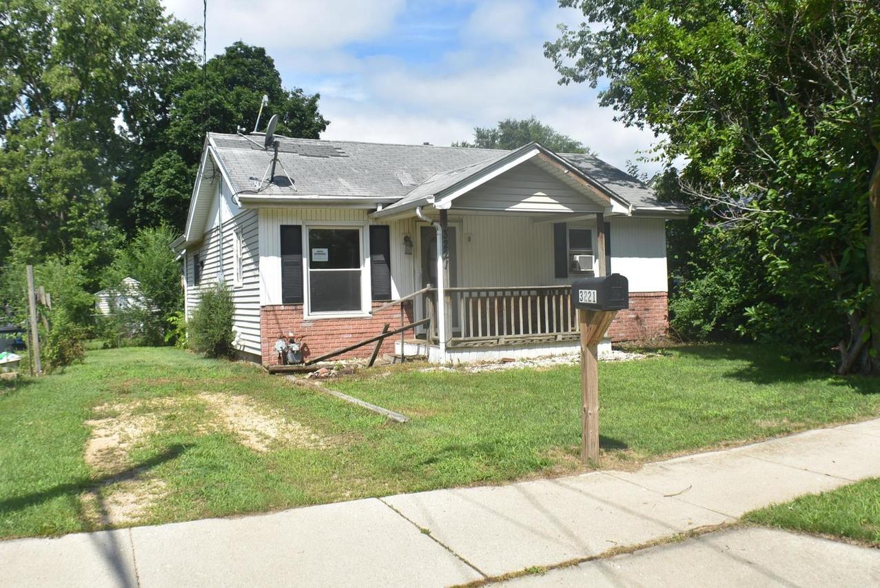 3221 10th St., Rockford, IL 61109