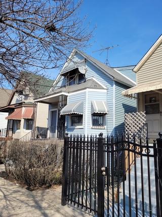 10445 S Ewing Ave., Chicago, IL 60617