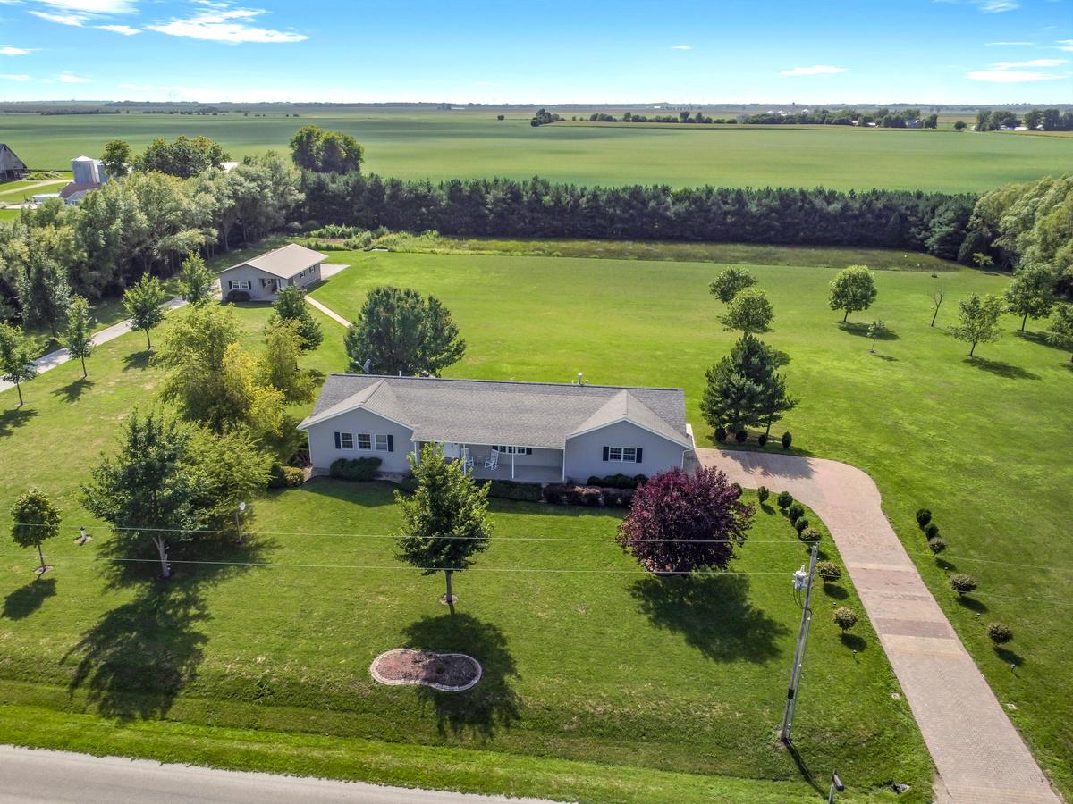 87 N 370e Rd., Foosland, IL 61845