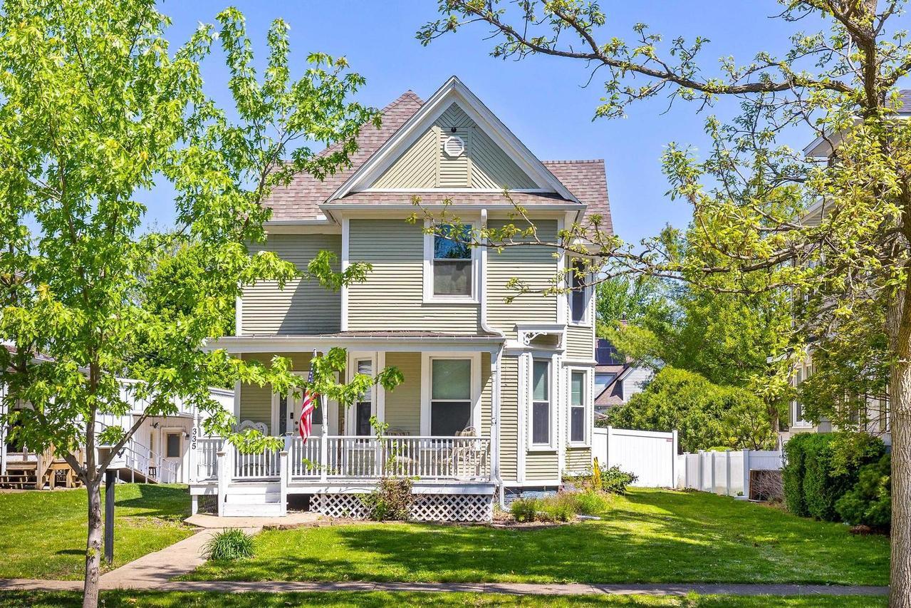 335 E 2nd St., El Paso, IL 61738