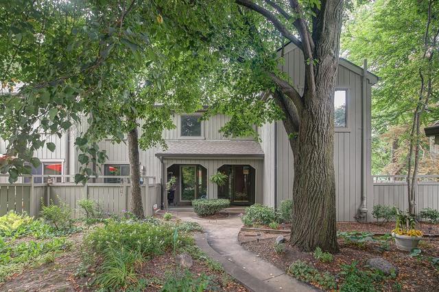 300 Shoreline Rd., Lake Barrington, IL 60010