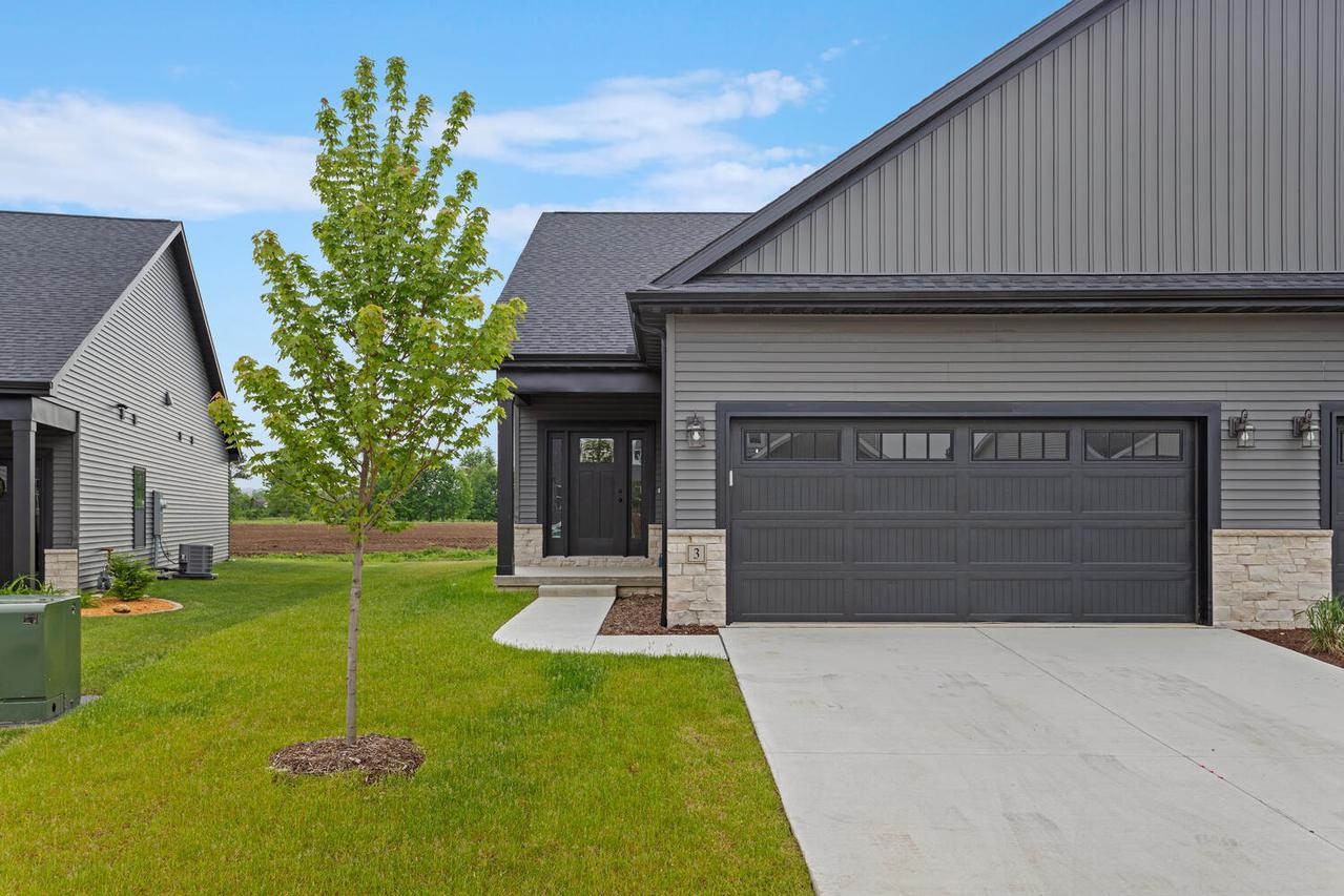 3 Prairie Tr., Monticello, IL 61856