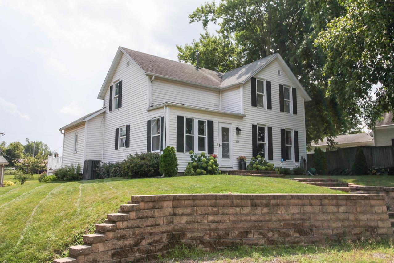 107 E Washington St., Congerville, IL 61729