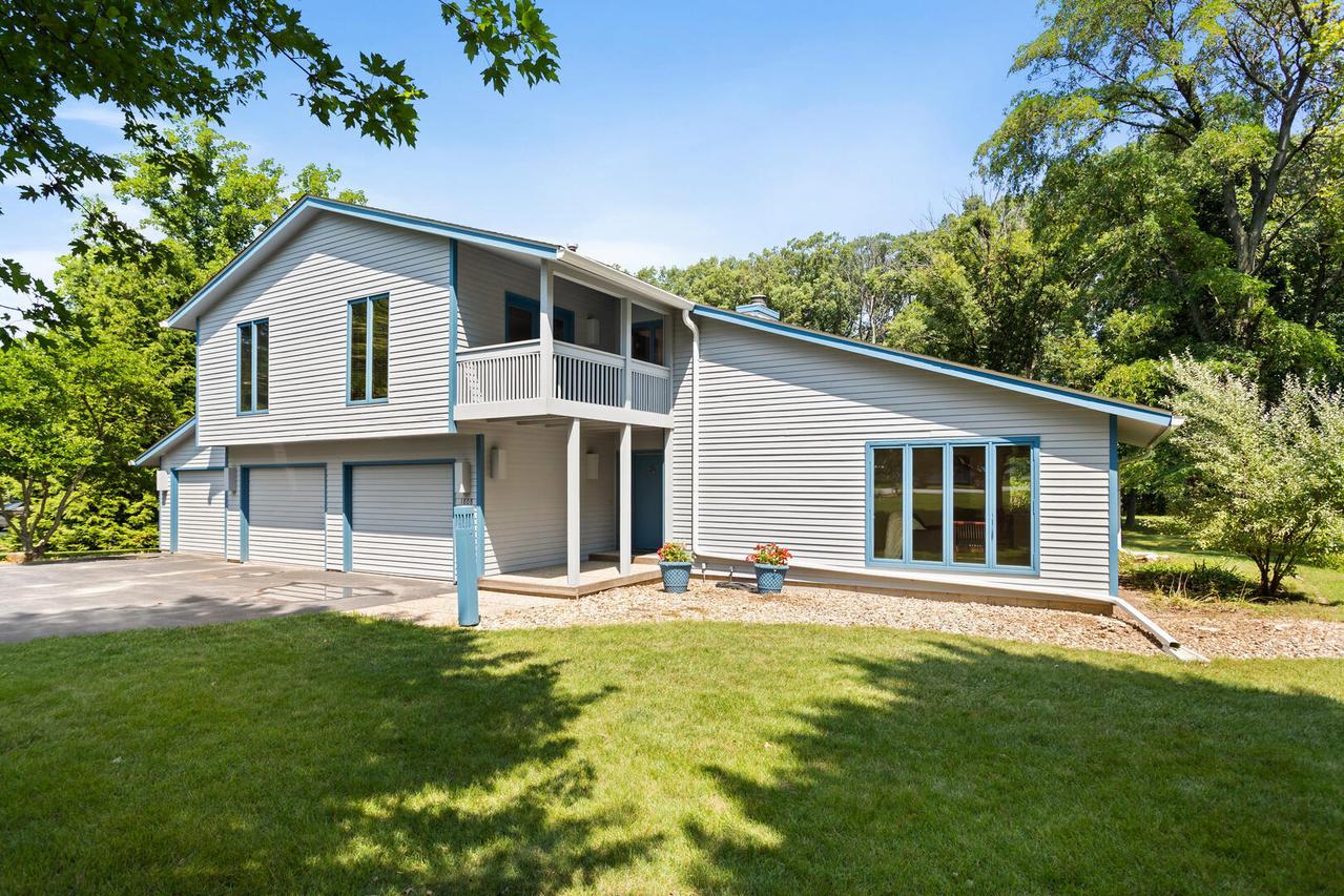 1808 Forestview Dr., Mahomet, IL 61853