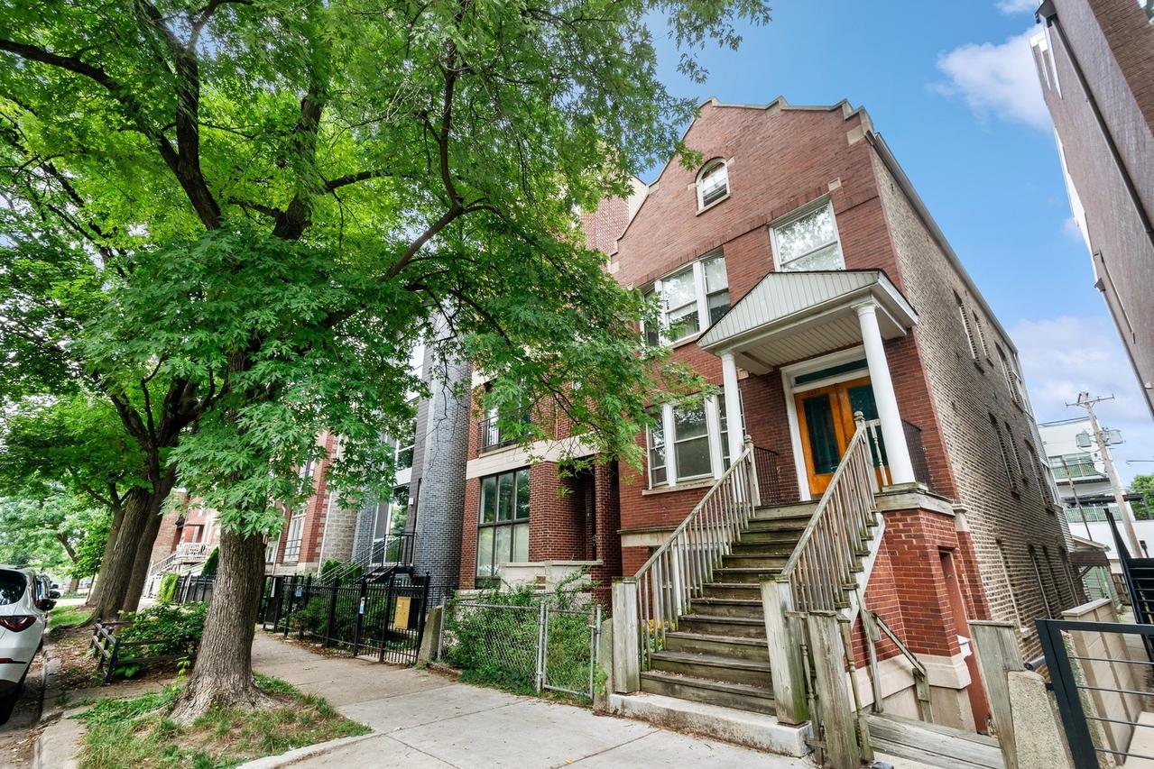 2325 N Leavitt St., Chicago, IL 60647