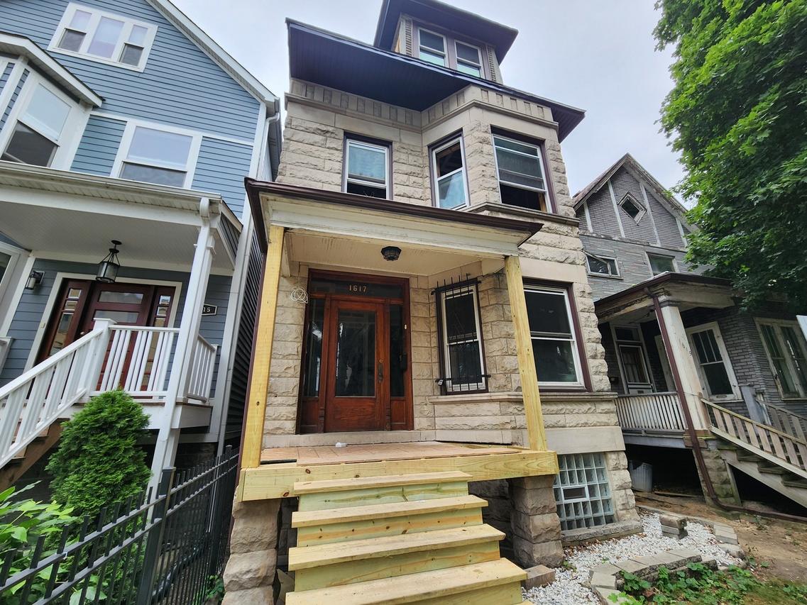 1617 W Byron St., Chicago, IL 60613