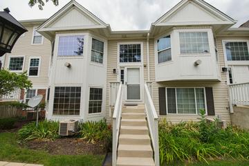 706 Hidden Creek Ln., North Aurora, IL 60542