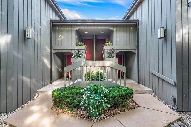 321 Shoreline Rd. #B, Lake Barrington, IL 60010