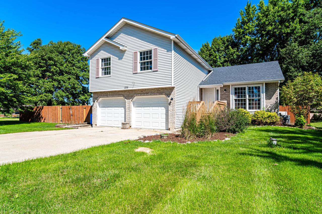 104 W Third St., Sheridan, IL 60551