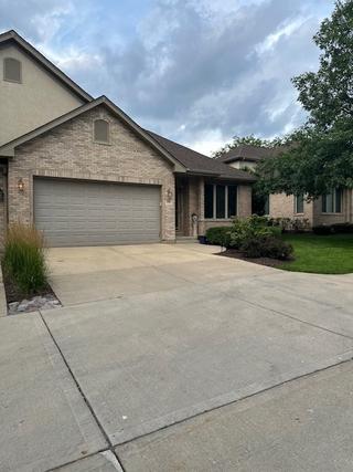 740 Fairmont Ct., Westmont, IL 60559
