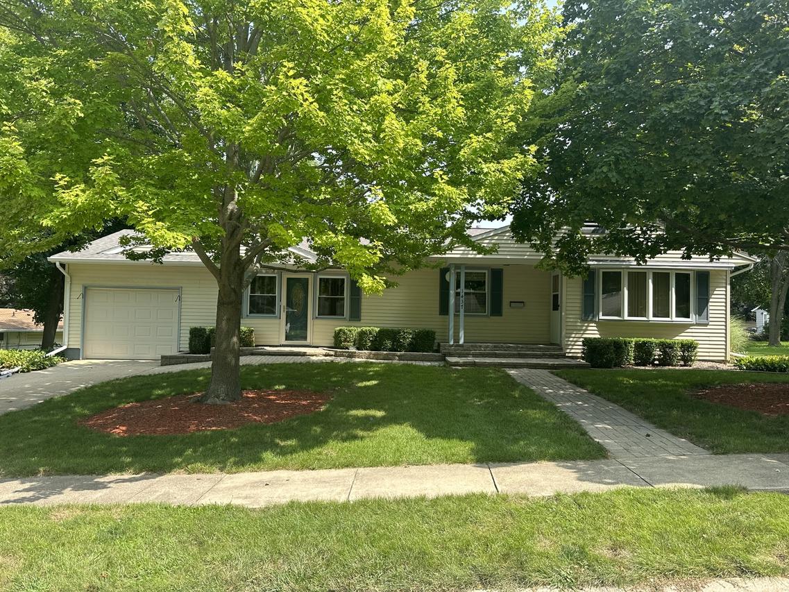 1437 Winter Dr., Freeport, IL 61032