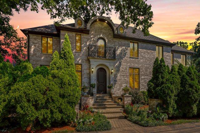305 Greenwood Ave., Glencoe, IL 60022