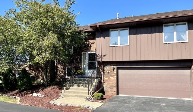 8913 Riviera Pkwy., Orland Park, IL 60462