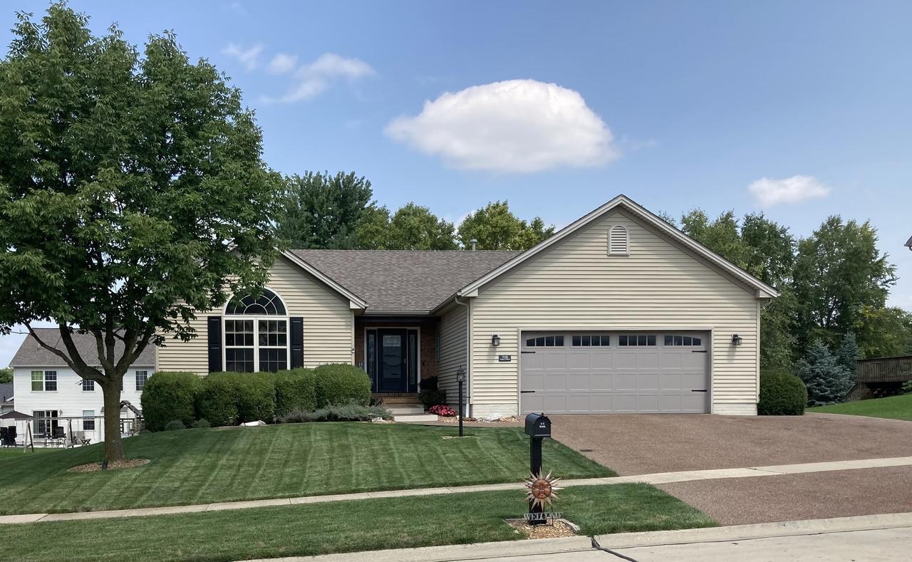 708 Hawk Dr., Mahomet, IL 61853
