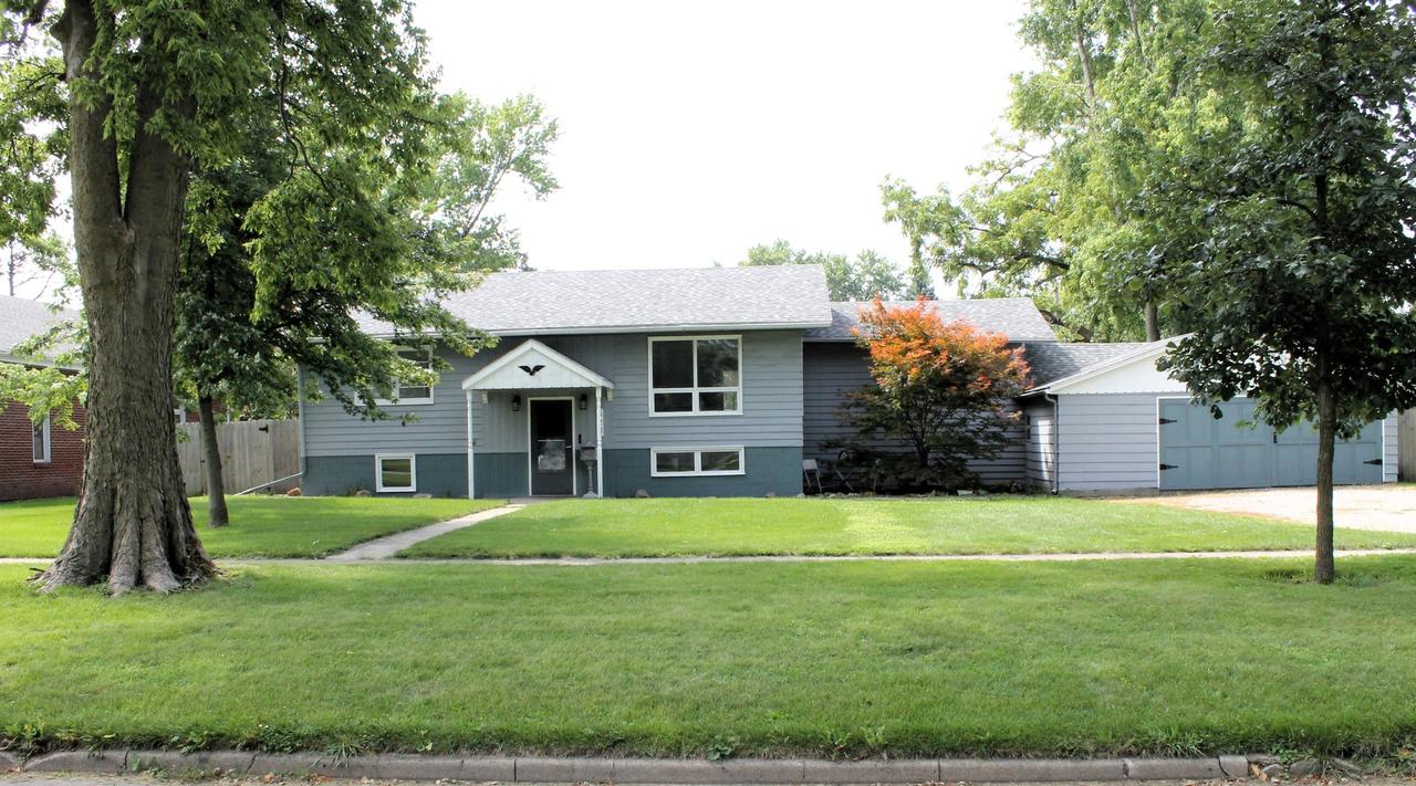 328 W State St., Paxton, IL 60957