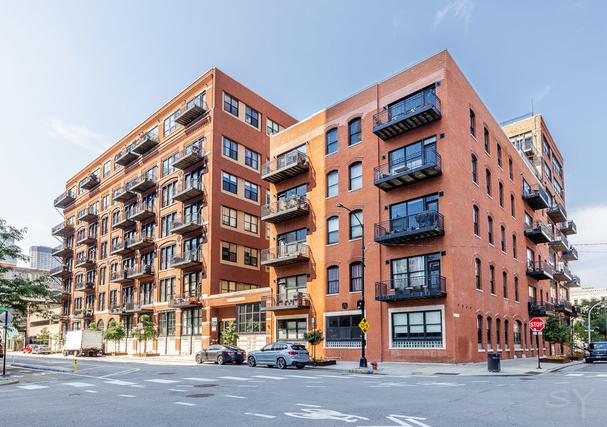 226 N Clinton St. #504, Chicago, IL 60661