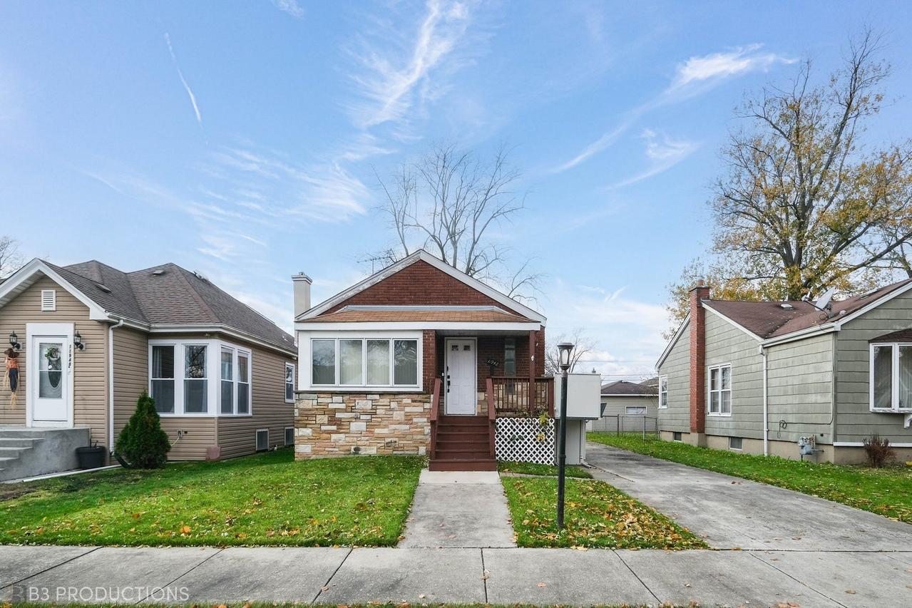 11942 Ann St., Blue Island, IL 60406