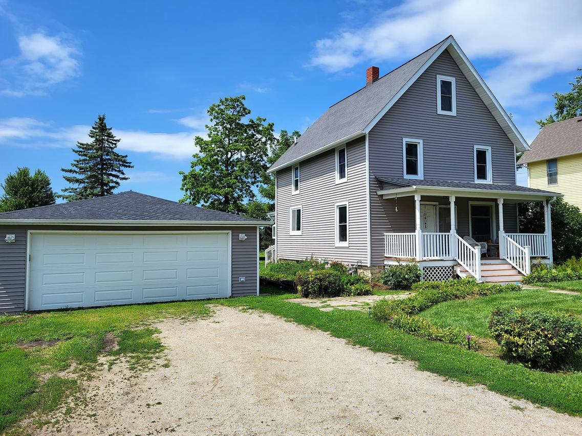 240 Maple St., Paw Paw, IL 61353