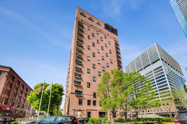 345 N Canal St. #1402, Chicago, IL 60606