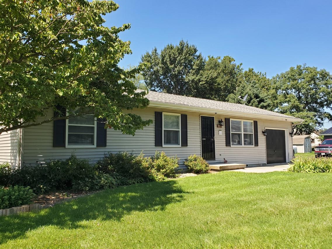807 Walnut St., Mahomet, IL 61853