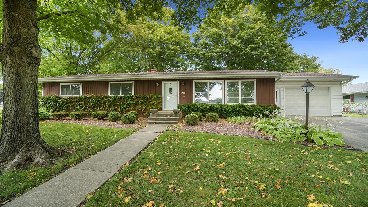 1202 Crest Ln., Rochelle, IL 61068