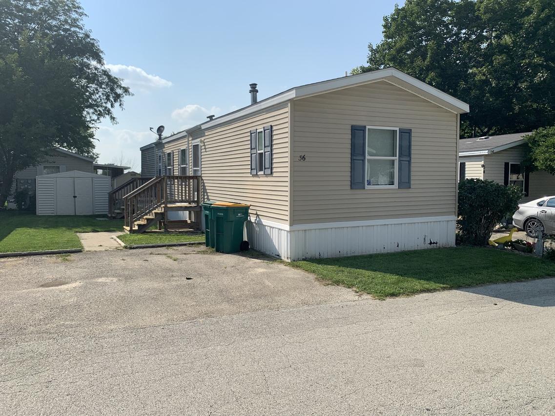 36 Maple St., Minooka, IL 60447
