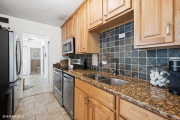 5701 N Sheridan Rd. #24E, Chicago, IL 60660