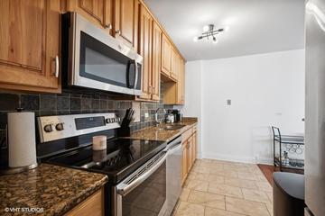 5701 N Sheridan Rd. #24E, Chicago, IL 60660