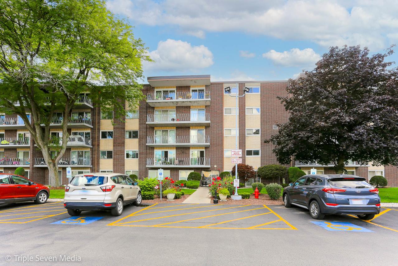 2900 Maple Ave. #15E, Downers Grove, IL 60515