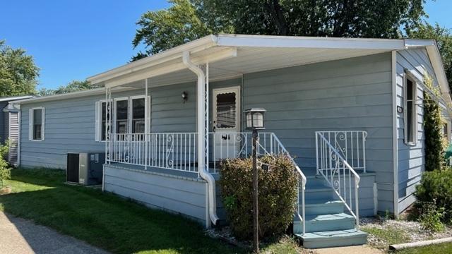1073 Bayside Rd., Elgin, IL 60123