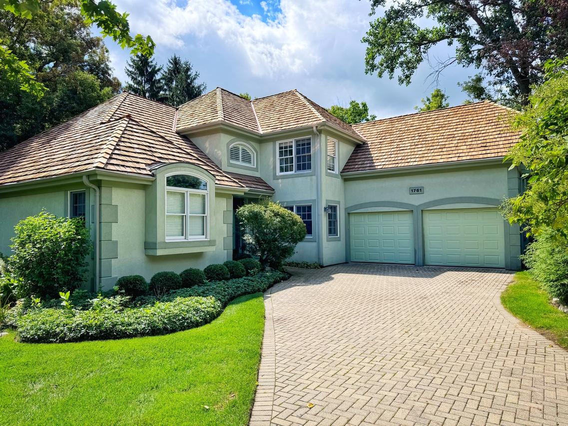 1761 Stanford Ct., Lake Forest, IL 60045