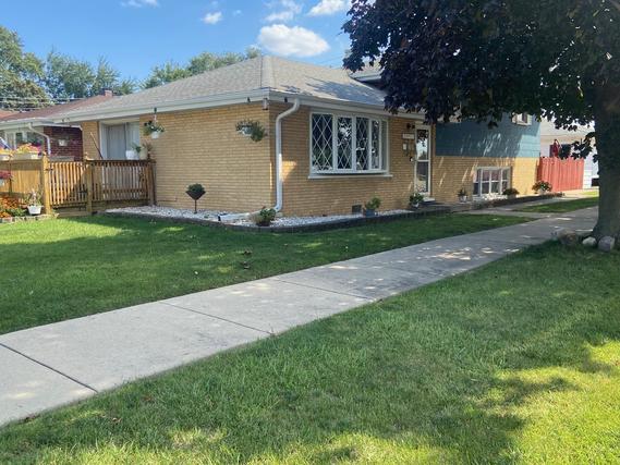 6021 W 83rd St., Burbank, IL 60459